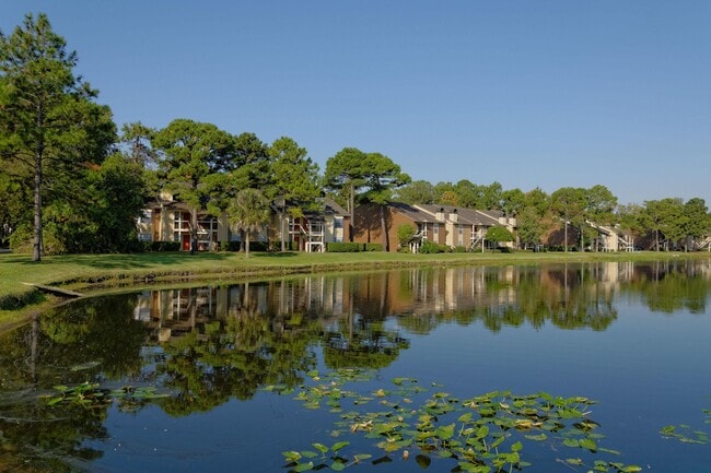 Grove at Deerwood in Jacksonville, FL - Foto de edificio - Building Photo