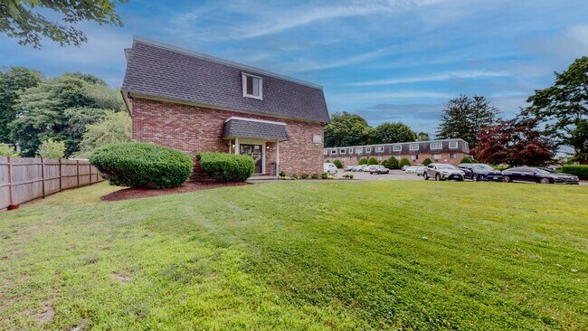 55 Wildman St in Danbury, CT - Building Photo - Building Photo