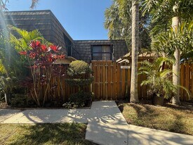 4043 Palm Bay Cir in West Palm Beach, FL - Building Photo