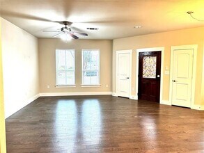301 Lily Ln in Lewisville, TX - Building Photo - Building Photo