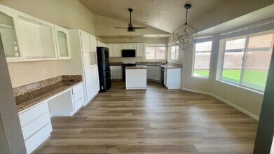 3582 W 14th Pl in Yuma, AZ - Foto de edificio - Building Photo