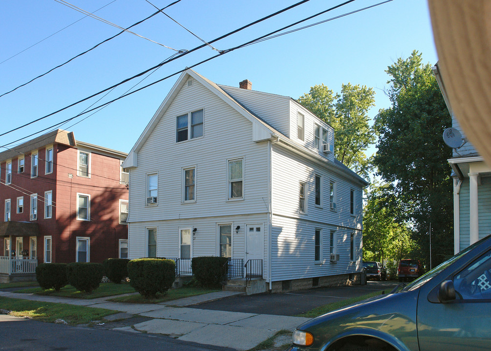 25 Landry St in Bristol, CT - Building Photo