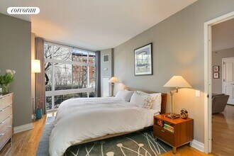 272 W 107th St in New York, NY - Building Photo - Building Photo