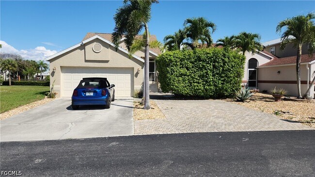 6118 Montego Bay Loop in Ft. Myers, FL - Building Photo - Building Photo