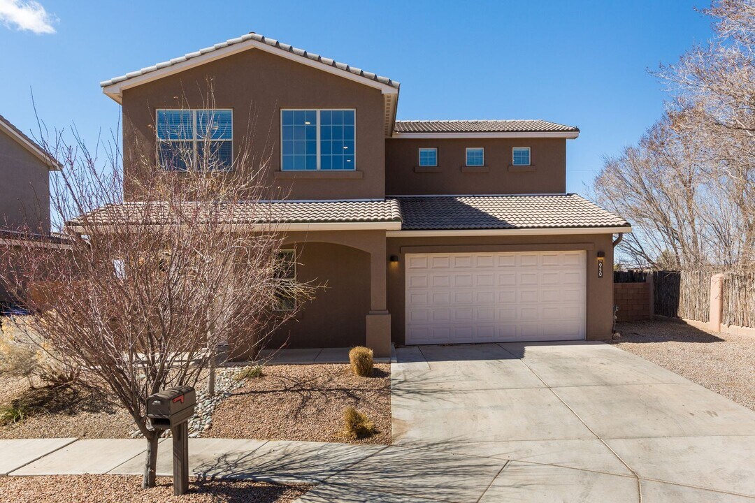 950 Verdinal Ln in Santa Fe, NM - Building Photo