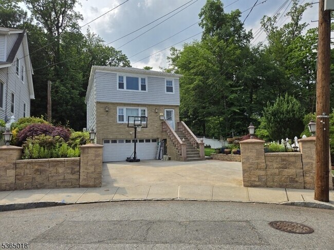 property at 33 Park Dr N