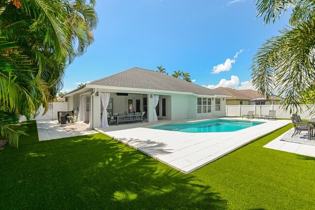 3345 SW Frankford St in Port St. Lucie, FL - Building Photo - Building Photo