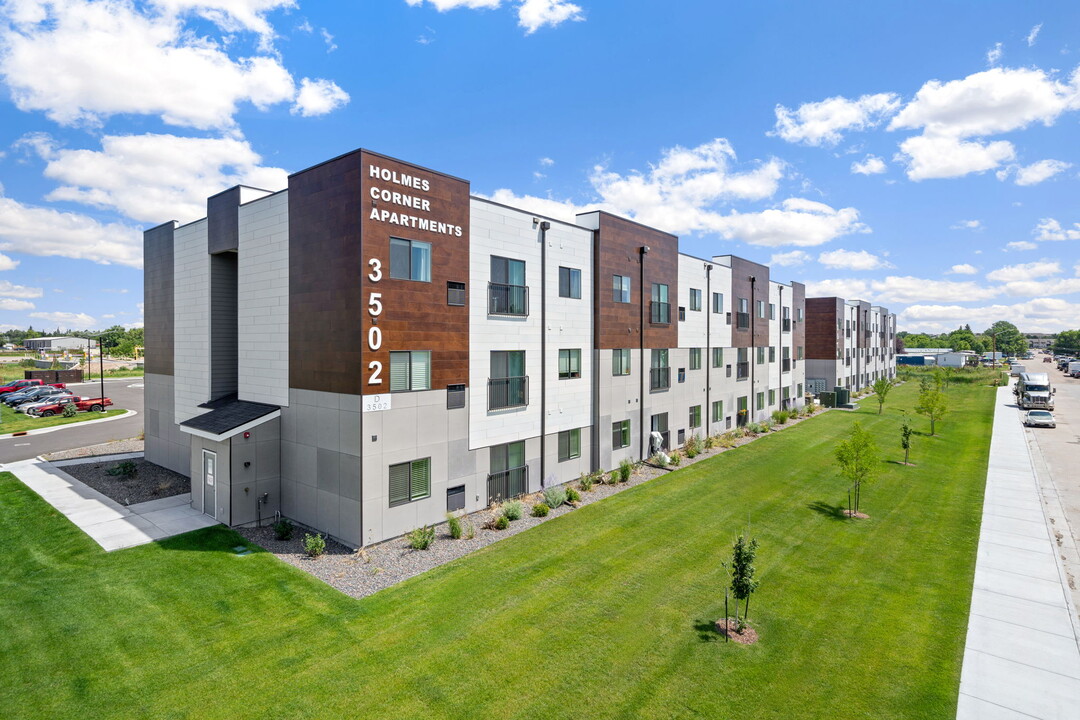 Holmes Corner Apartments in Cheyenne, WY - Building Photo