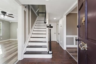 380 Circuit Ln in Newport News, VA - Building Photo - Building Photo