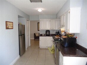 9571 Sunset Strip in Sunrise, FL - Foto de edificio - Building Photo