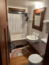 3472 N Downer Ave, Unit A in Milwaukee, WI - Foto de edificio - Building Photo