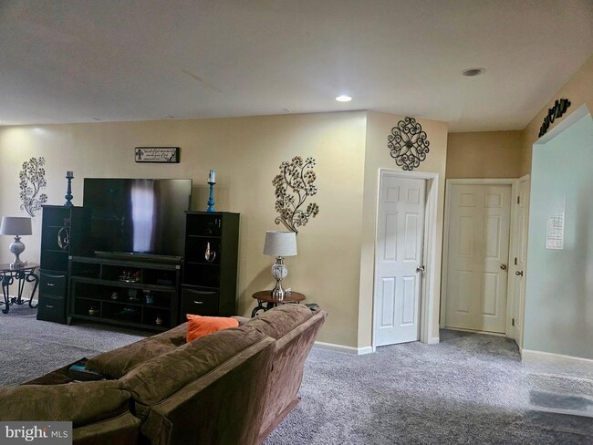 1037 Suffolk Dr in Monroe, NJ - Building Photo - Building Photo