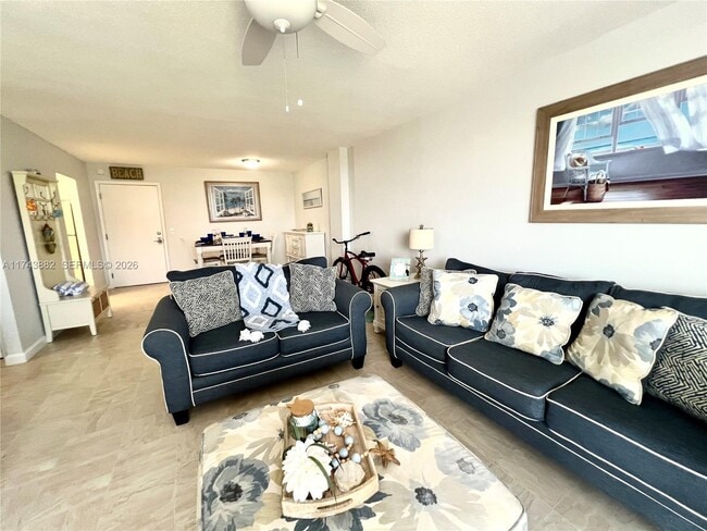 125 S Ocean Ave in Palm Beach Shores, FL - Foto de edificio - Building Photo