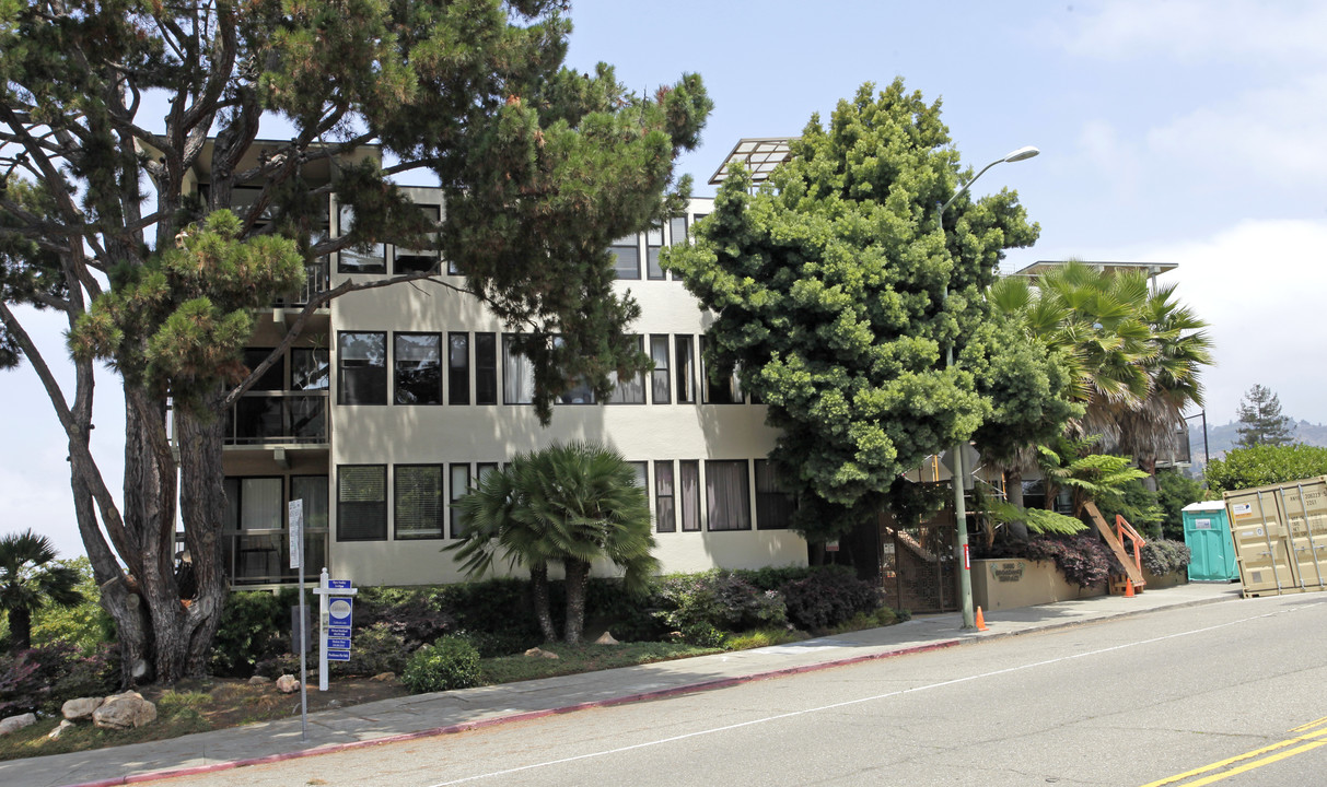 The Claremont Terrace in Oakland, CA - Building Photo