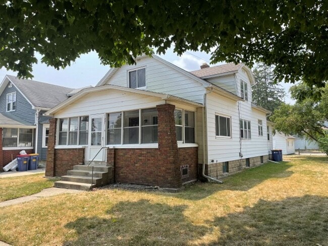 property at 221 Garfield Ave SW