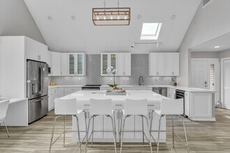 11 Copper Hill Dr in Guilford, CT - Building Photo - Building Photo