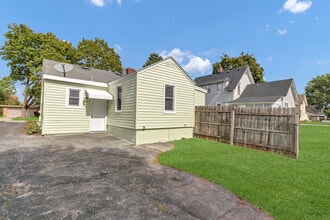 345 Illinois St in Carpentersville, IL - Building Photo - Building Photo