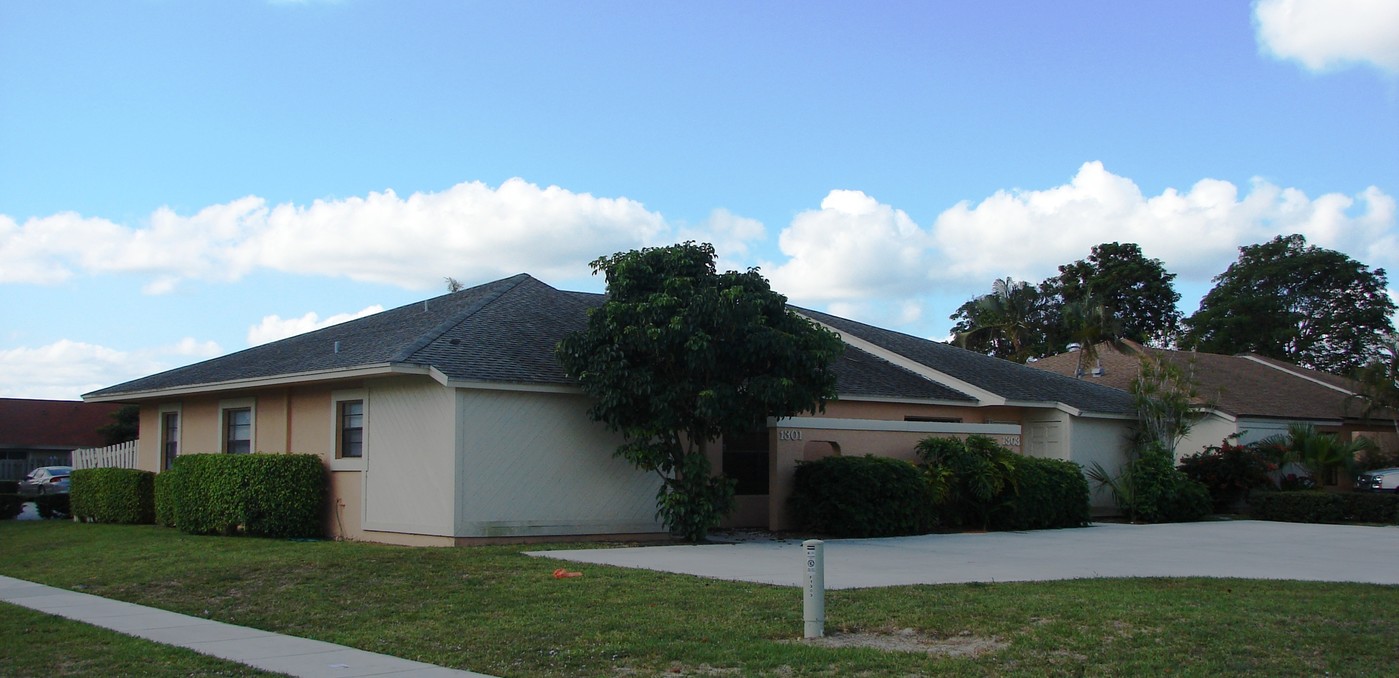 1301-1307 The 12th Fairway in Wellington, FL - Building Photo