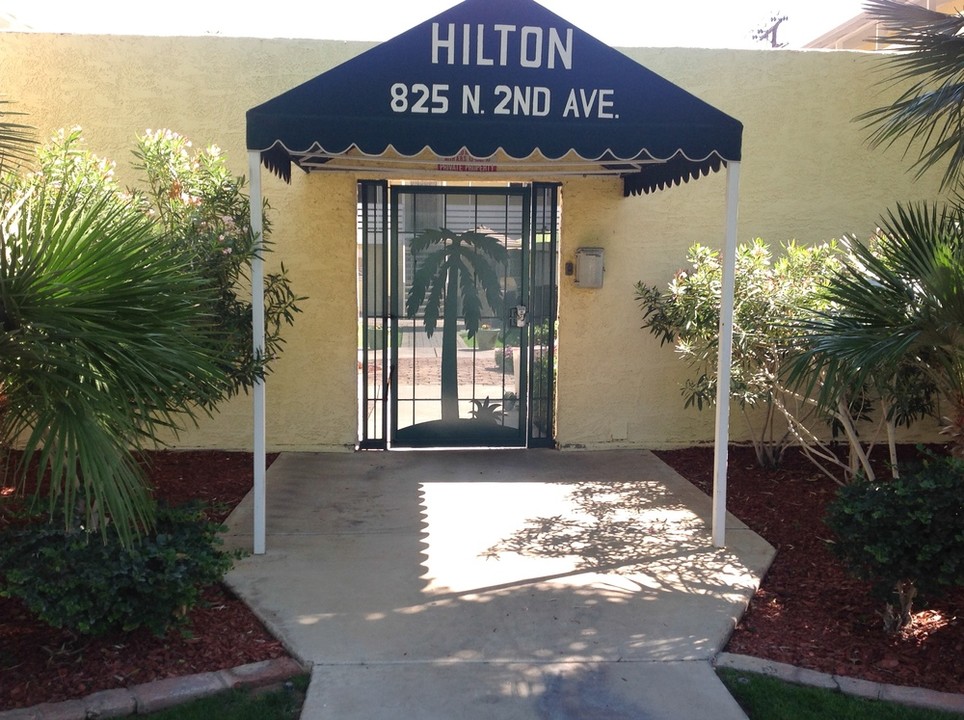 Hilton Apartments in Phoenix, AZ - Building Photo