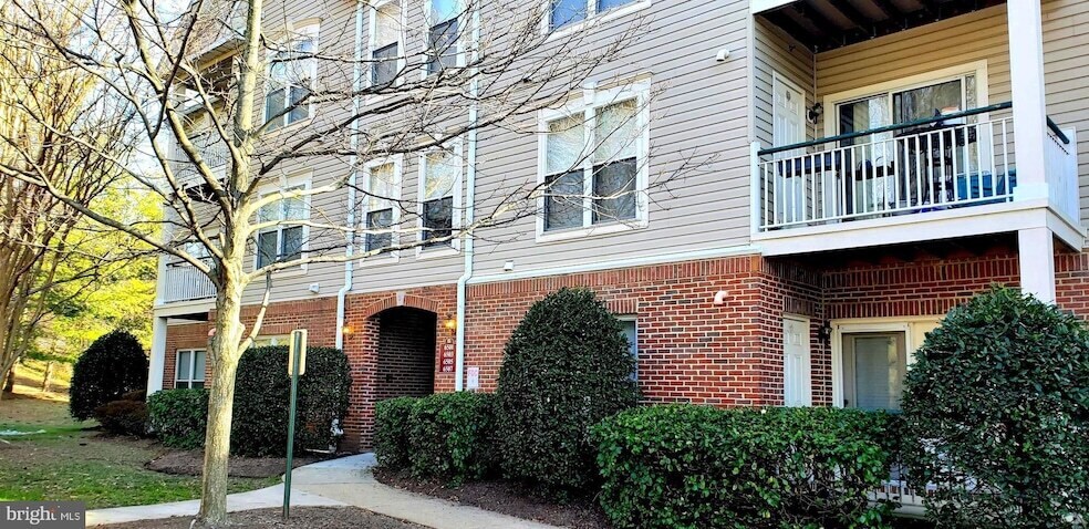 6501 Grange Ln, Unit 201 in Alexandria, VA - Building Photo