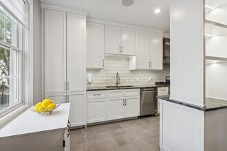 22 Half Moon Isle in Jersey City, NJ - Building Photo - Building Photo