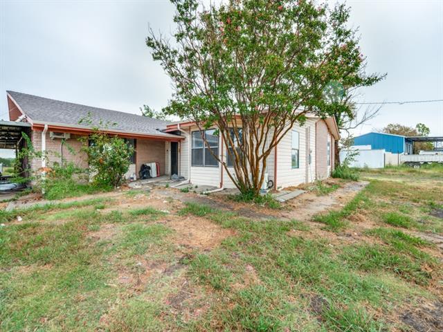 8280 S State Hwy 78 in Blue Ridge, TX - Foto de edificio - Building Photo