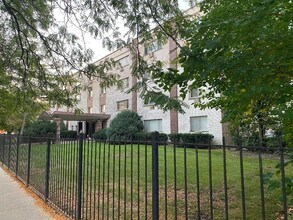 1415 W Pratt Blvd in Chicago, IL - Building Photo - Building Photo