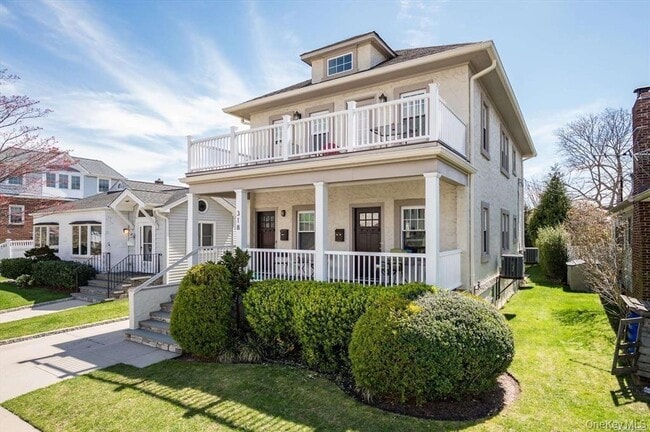 318 W Fulton St in Long Beach, NY - Building Photo - Building Photo