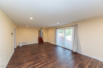 25111 S Woodland Rd in Beachwood, OH - Building Photo - Building Photo