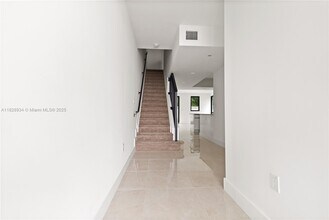 4130 N Oak Pl in Dania Beach, FL - Building Photo - Building Photo