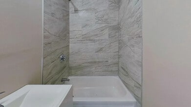 121 George St, Unit 1 in Boston, MA - Foto de edificio - Building Photo