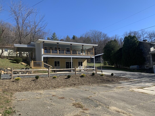 859 S Jefferson Ave in West Jefferson, NC - Building Photo - Building Photo