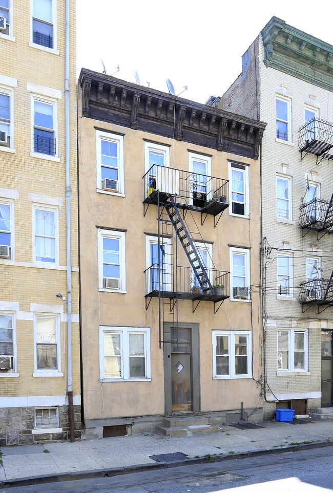 135 N 5th Ave in Mount Vernon, NY - Building Photo - Building Photo