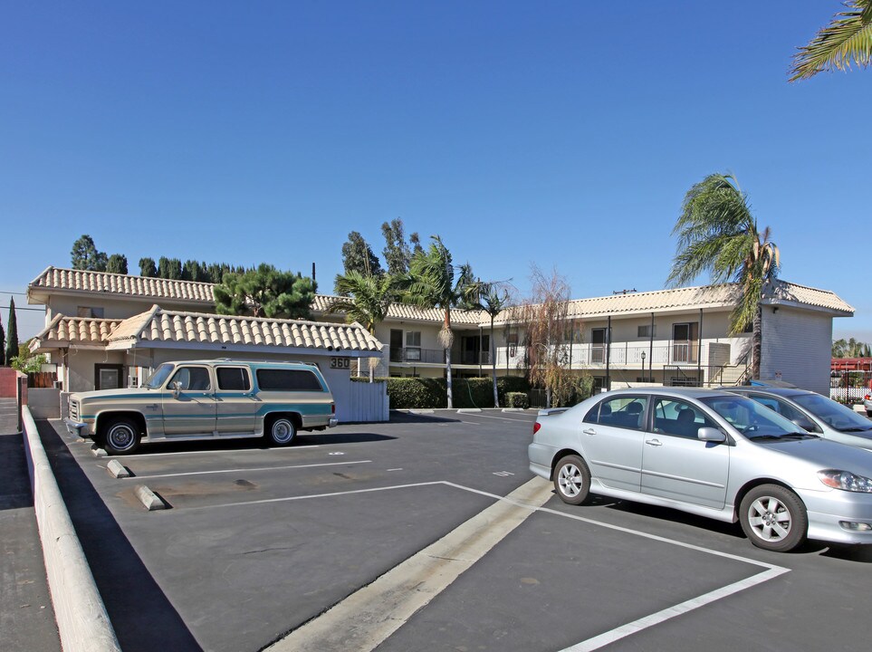 Winfield Apartments in Orange, CA - Building Photo