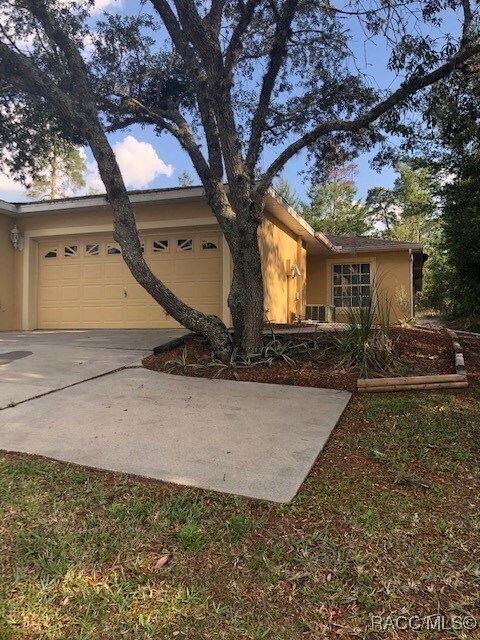 5356 W Oak Park Blvd in Homosassa, FL - Building Photo