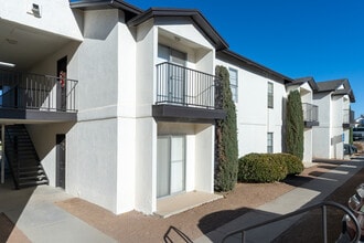 Huntington Park Apartments in El Paso, TX - Building Photo - Building Photo