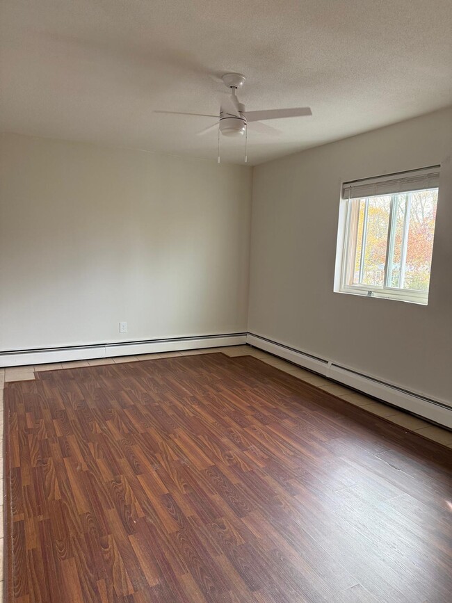 94 Cowesett Ave, Unit 26 Cowesstt Gardens in West Warwick, RI - Building Photo - Building Photo