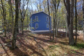 1121 Cobblewood Rd in Newfoundland, PA - Foto de edificio - Building Photo