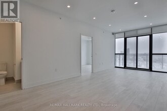 2916 Hwy 7 in Vaughan, ON - Building Photo - Building Photo