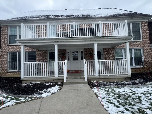 95 Carriage Dr in Orchard Park, NY - Building Photo - Building Photo