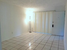 11523 Glenwolde Dr in Houston, TX - Building Photo