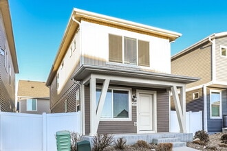 4735 N Tower Dr in Denver, CO - Foto de edificio - Building Photo