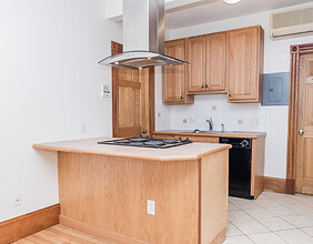 98 Myrtle St, Unit 3 in Boston, MA - Building Photo - Building Photo