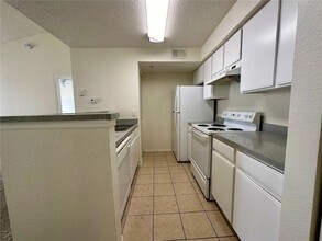 2204 Key W Ct in Kissimmee, FL - Building Photo - Building Photo