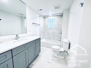 905 W Agatite Ave, Unit g in Chicago, IL - Building Photo - Building Photo