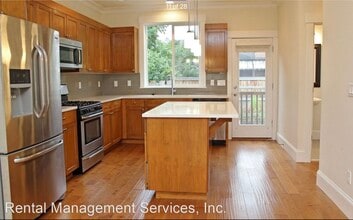 5406 NE Couch St in Portland, OR - Building Photo - Building Photo