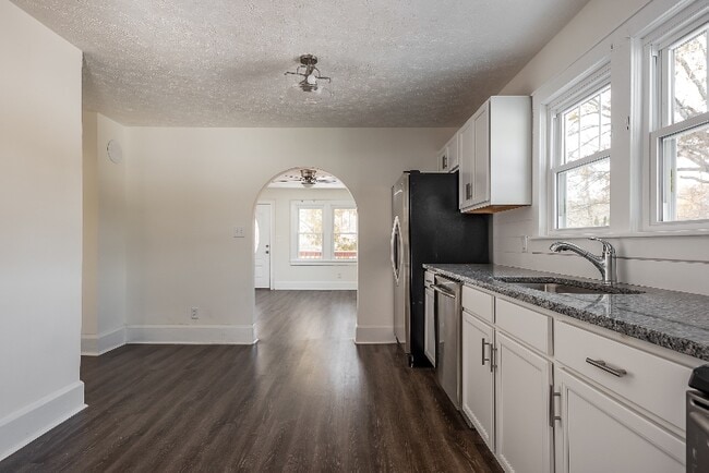 6238 St Marys Rd in Floyds Knobs, IN - Foto de edificio - Building Photo