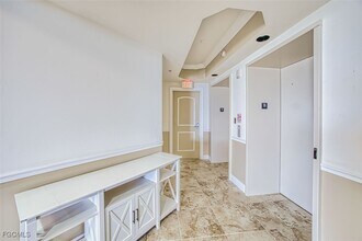 2090 W First St in Ft. Myers, FL - Building Photo - Building Photo