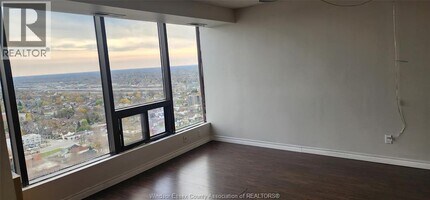 150 PARK  3005 Park in Windsor, ON - Foto de edificio - Building Photo