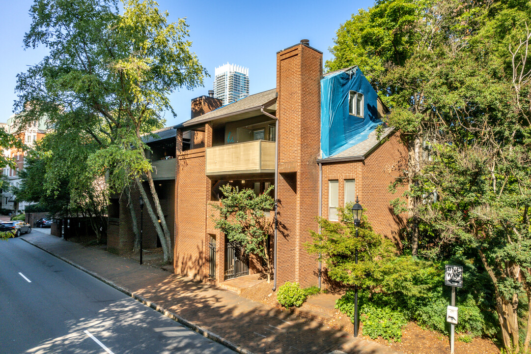 Davidson Square Apartments in Charlotte, NC - Building Photo